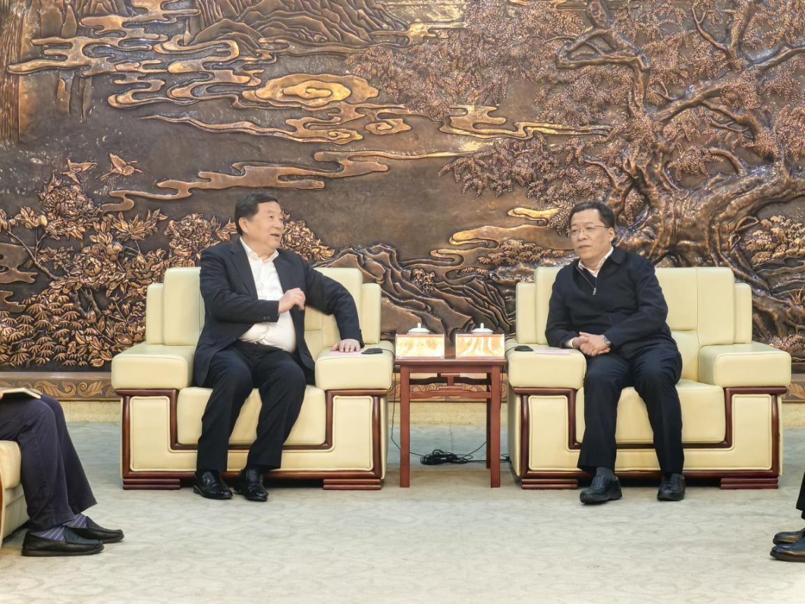 高登榜會(huì)長(zhǎng)與銅陵市委書(shū)記丁純舉行工作座談